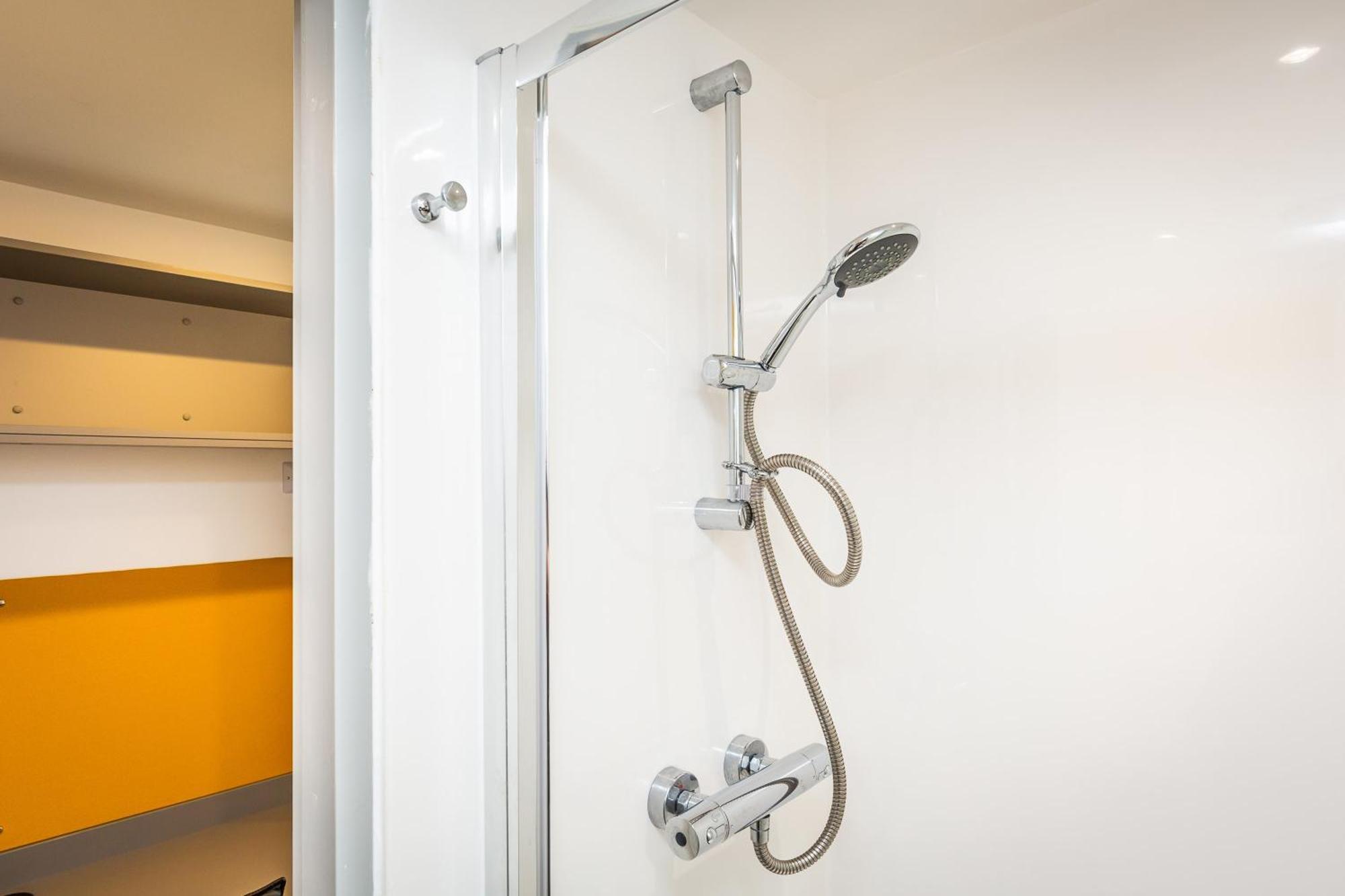 Ensuite Room With Shared Kitchen, Close To Centre- 18 Above 林肯 外观 照片